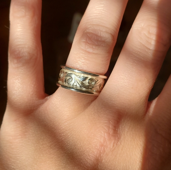 HYO Silversmith Bright Scroll Silver Ring - Picture 2 of 4
